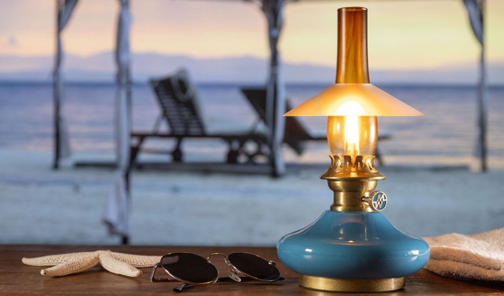 Aladdin Lampe in blau mit Schirm